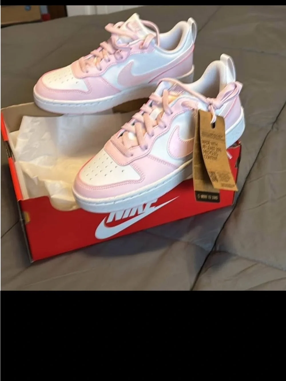 Nike Kids Low-Top Sneakers in Pink and White